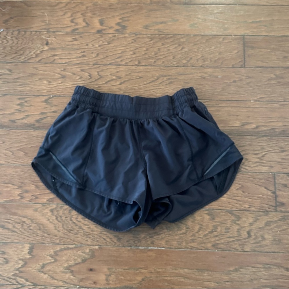 Lululemon hotty hot shorts 2.5 black